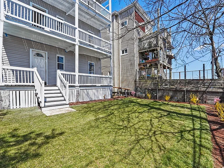 18 Lyon St #3 — Photo 22