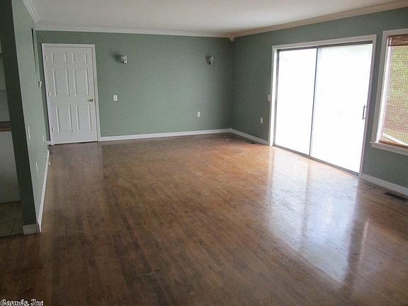3rd image of 120 Iroquois Dr