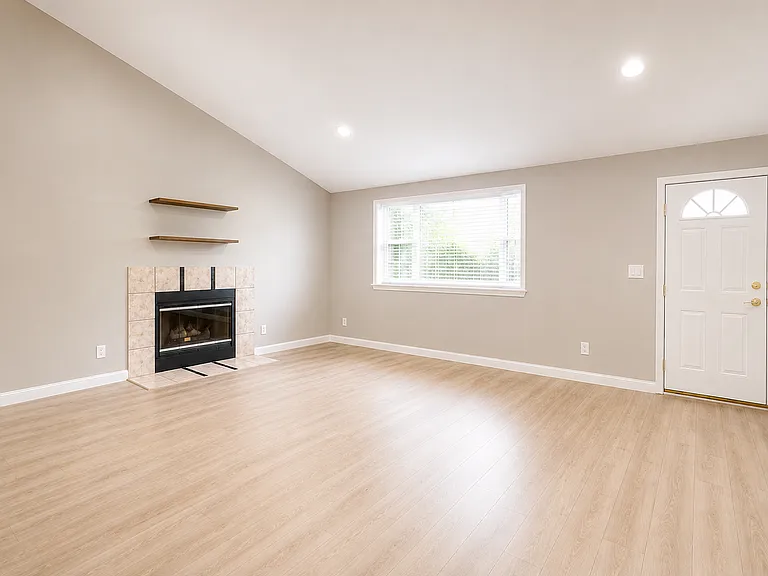 20606 Clark St — Photo 4