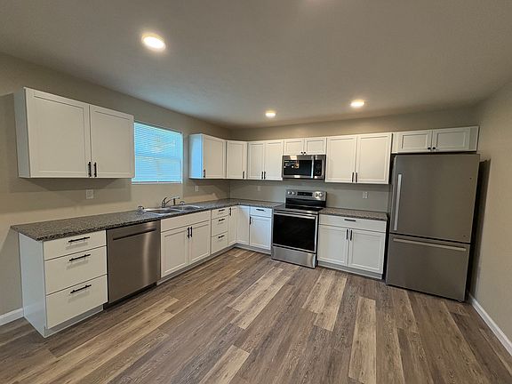 3rd image of 292 & 294 Ross St #1-292