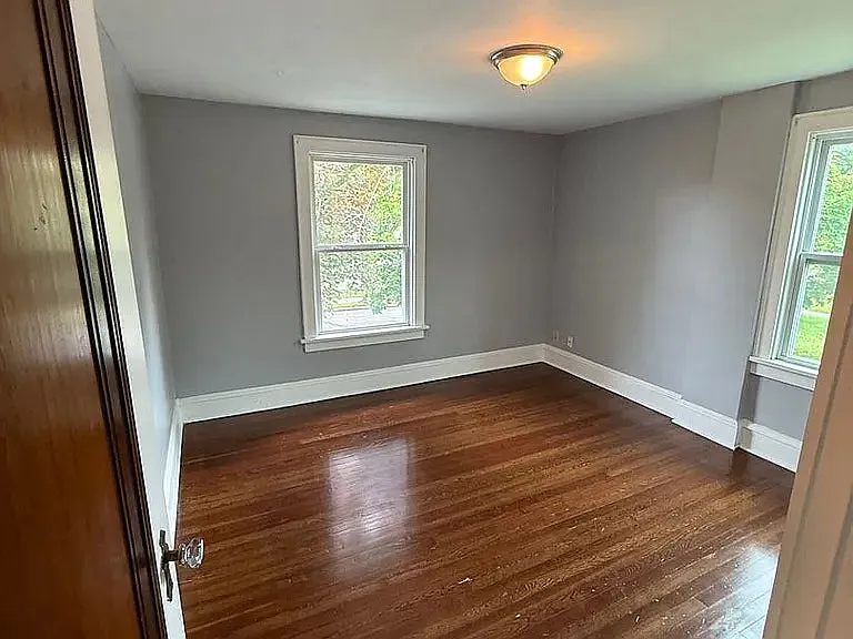420 Grace Ave — Photo 6