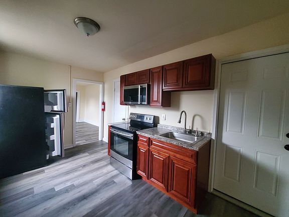 3rd image of 347 N 7th St Floor 3