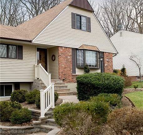 2nd image of 75 Boxwood Dr