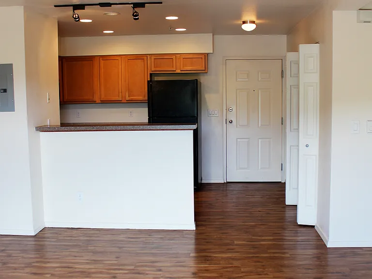 422 NE Maiden Ln #8 — Photo 6