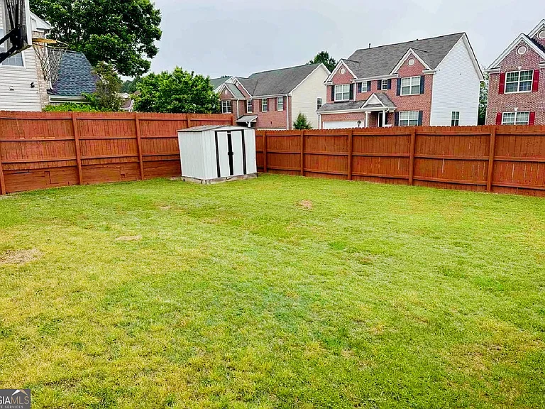 1133 Hawthorn Ln — Photo 10