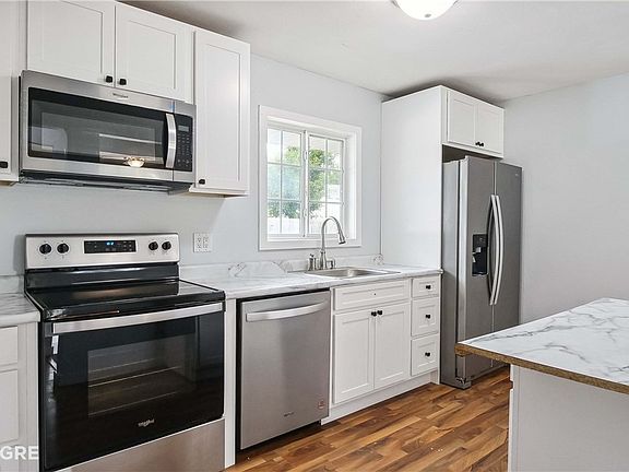 5th image of 302 E Jasper St