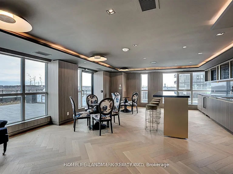 405 Dundas St W #520 — Photo 15