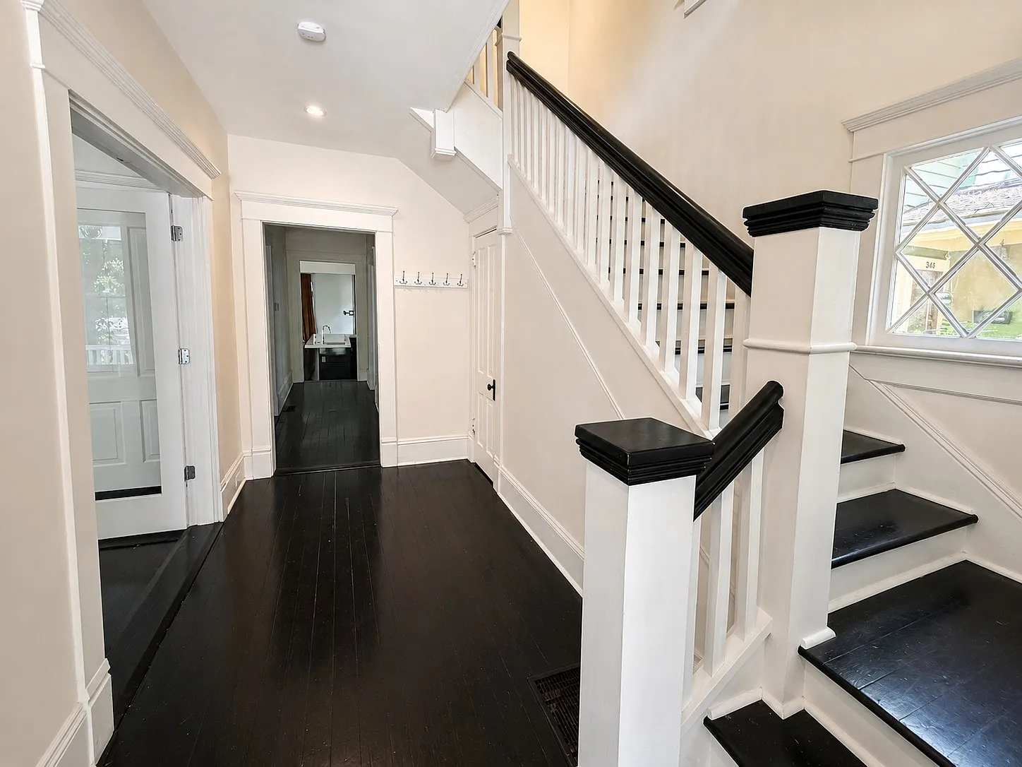 4 bed, 1760 sqft, $5,200 — Photo 2