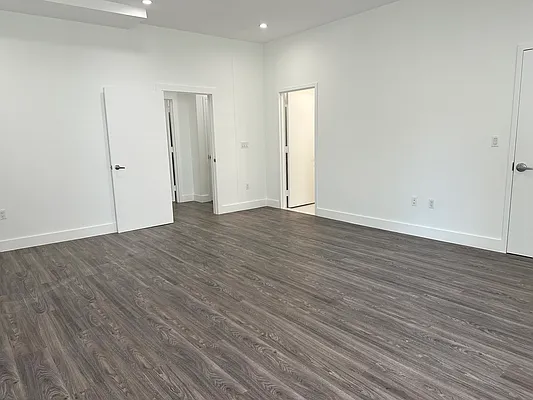 Sold by R New York | media 8