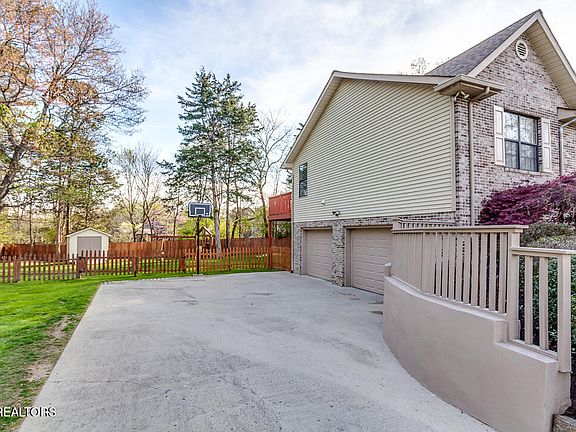 3rd image of 4504 Bucknell Dr