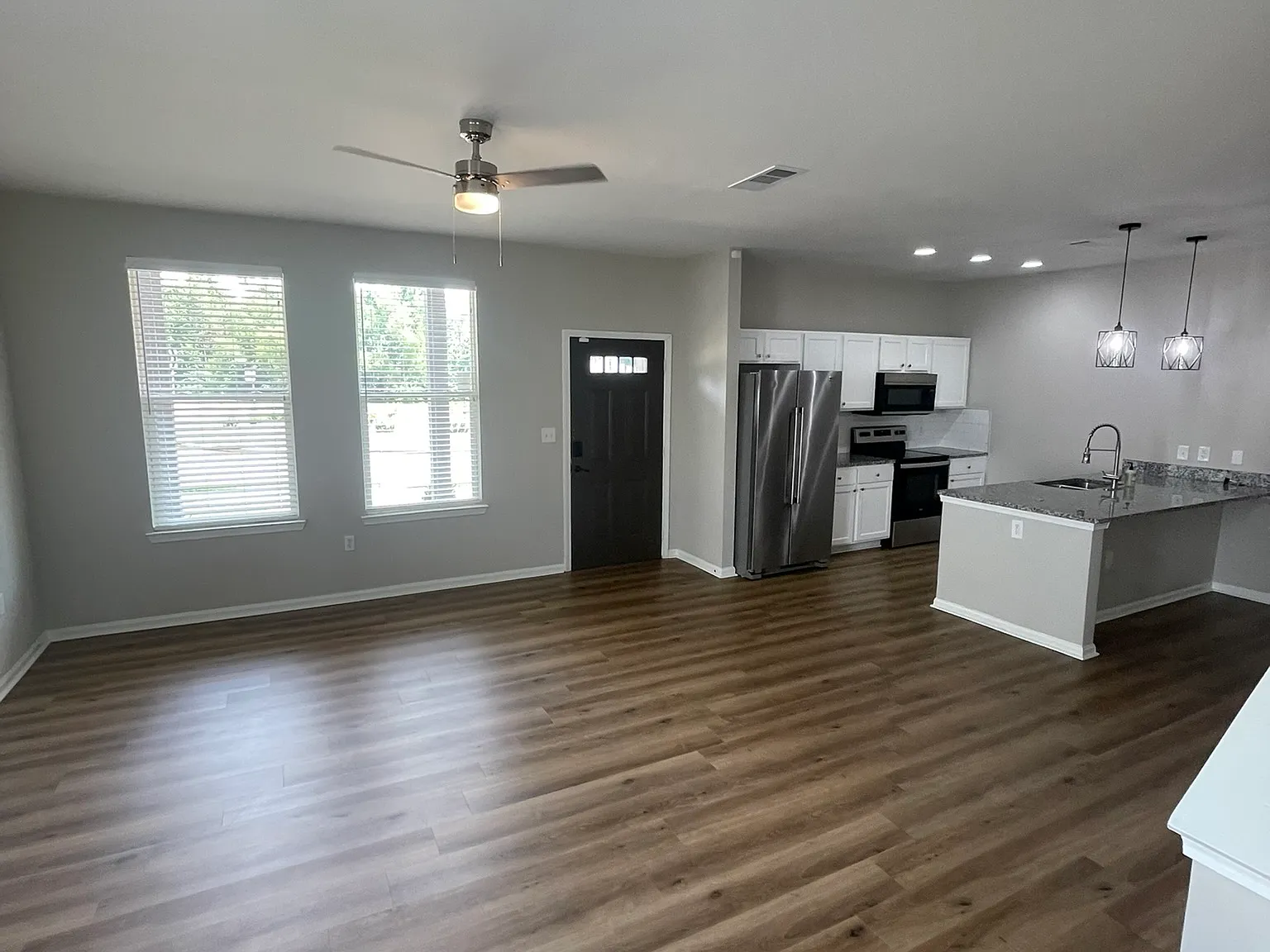 4 bed, 4.5 bath, 1620 sqft, $3,400 — Photo 3