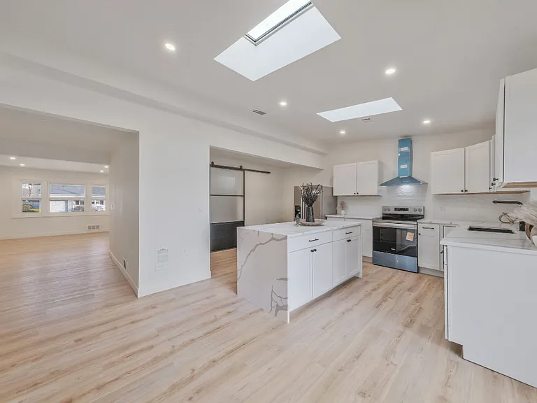 73 Midwood Ave — Photo 4