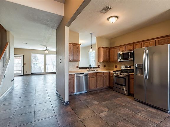 4th image of 987 Oak Falls Dr