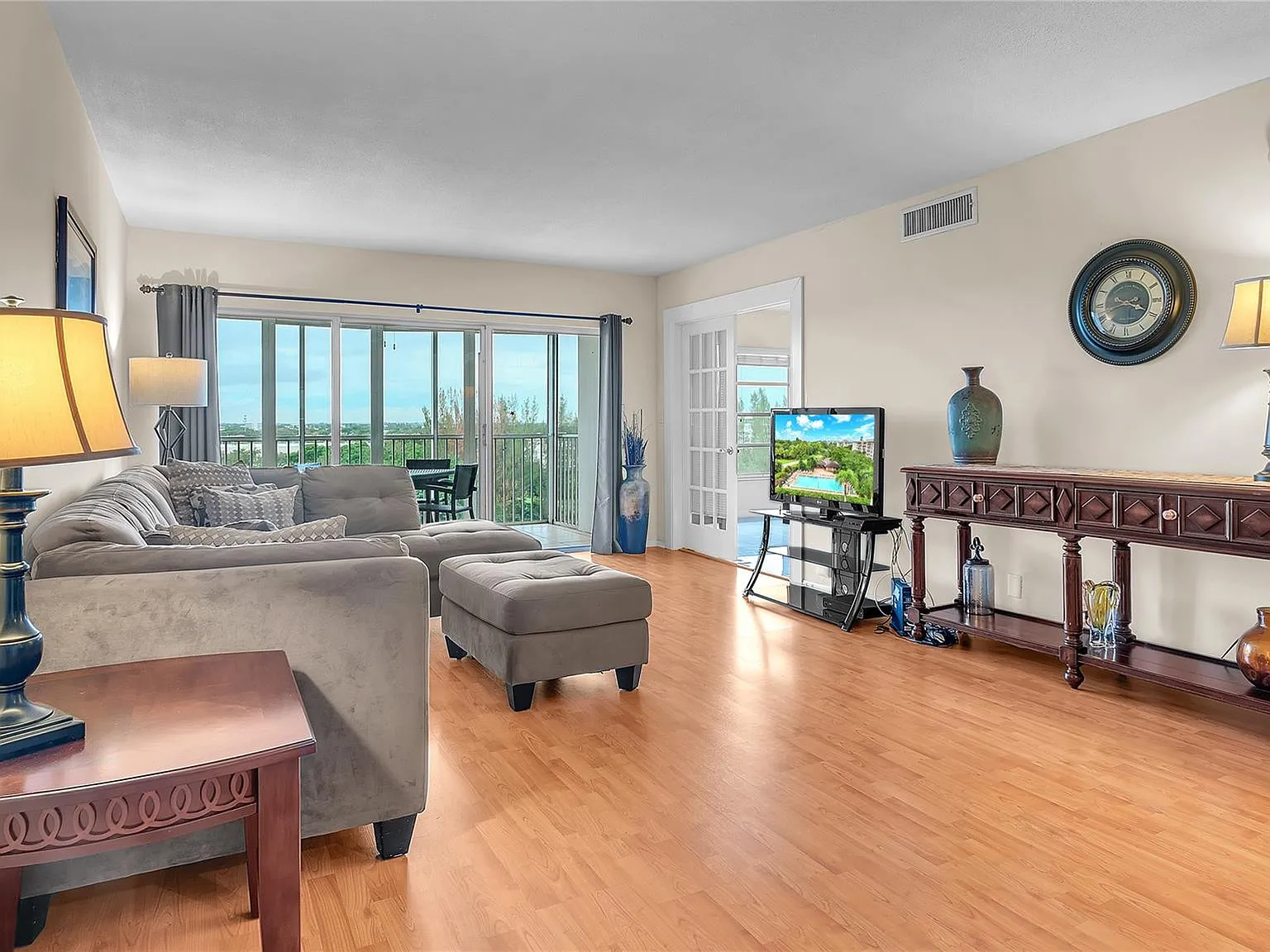 2 bed, 2.0 bath, 1100 sqft, $2,350 — Photo 1