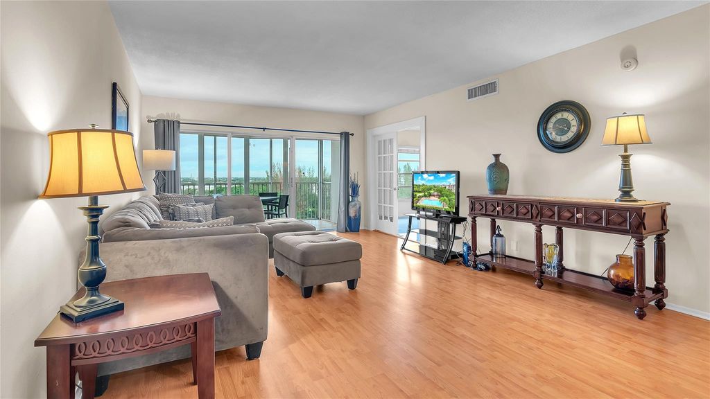3150 N Palm Aire Dr APT 909, Pompano Beach