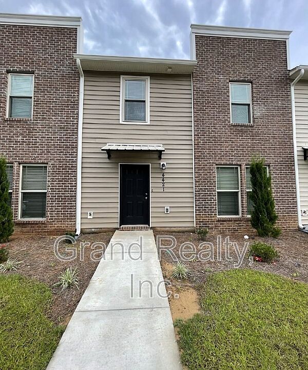 1st image of 4421 Village Oak Ln