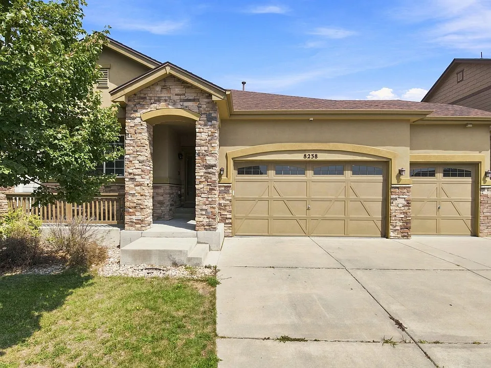 8238 Hollygrape Ln