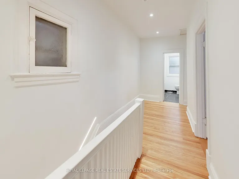 218 Montrose Ave — Photo 20