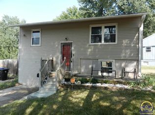 110 SE 40th St, Topeka, KS 66609