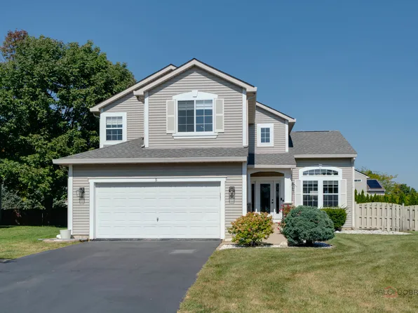 5 Wright Ct, Lake In The Hills, IL 60156