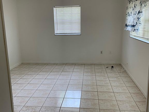 5th image of 426 SE Port Street Lucie Blvd