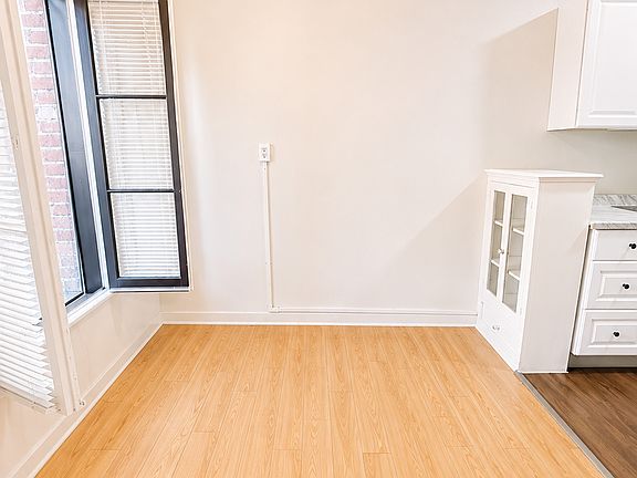 3rd image of 213 S Jackson St APT 106