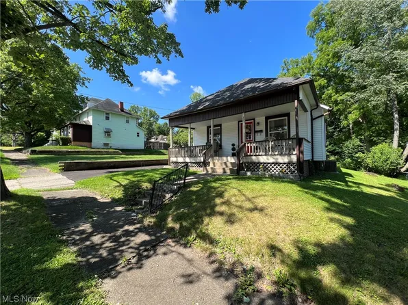 89 Charles St, Struthers, OH 44471