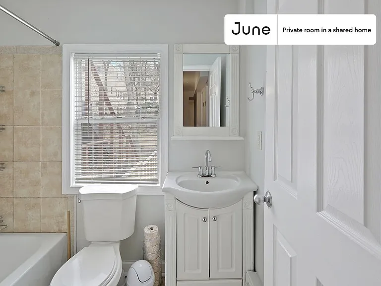 1334 Newton St NE #A — Photo 6