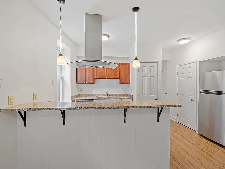 251 Green St — Photo 8