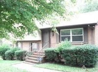 1413 N Hoskins Rd, Charlotte, NC 28216