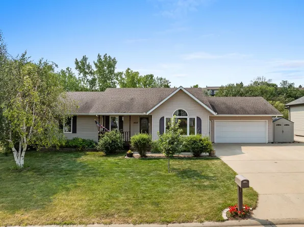 1405 Golden Valley Ln, Minot, ND 58703