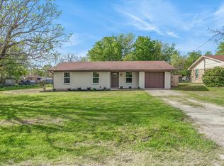 504 Burnett St, Wills Point, TX