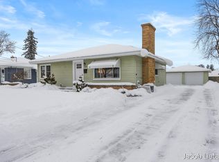 1331 Ellsmere St NE, Grand Rapids, MI 49505
