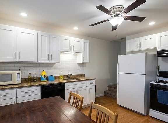 3rd image of 627 Parkhill St #1