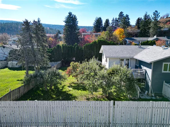 1645 Monterey Pl, Kamloops, BC V2E 1B7