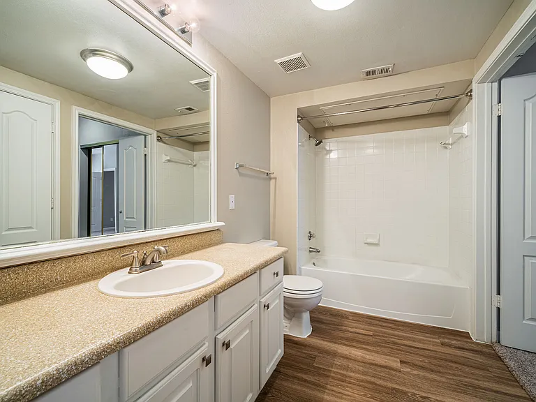 Baypoint Apartments — Photo 117