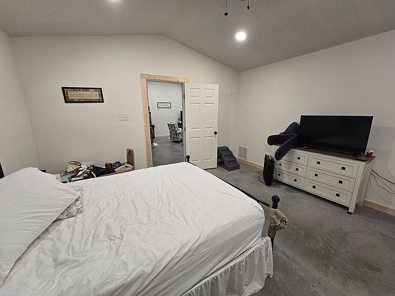 5th image of 295 Bluff View Dr