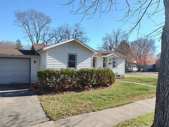 1009 S 4th St, Oregon, IL 61061