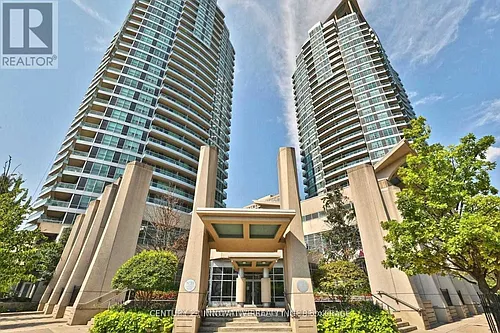 33 Elm Dr W Photo 1