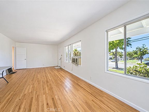 4th image of 2132 Hendricks Ave