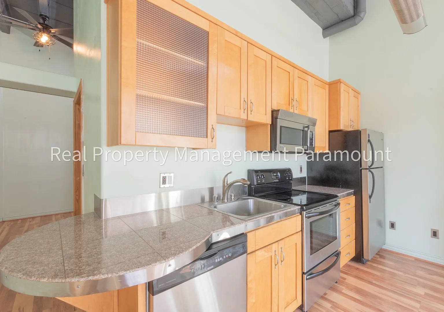 Beautiful One Bedroom Apartment in Downtown Los Angeles! — Photo 3