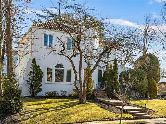 3rd image of 118 Baker Hill Road