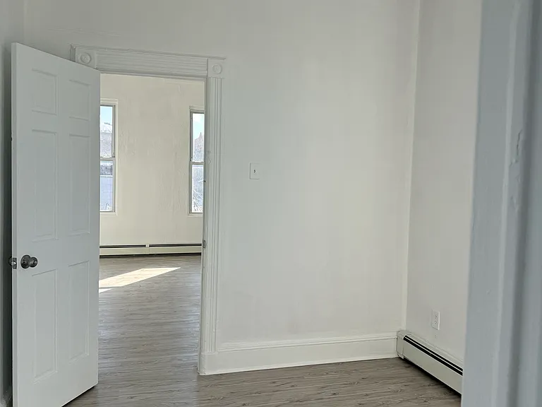 1100 Summit Ave #3 — Photo 4
