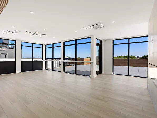 4525 Bergenwood Avenue image 11 of 74