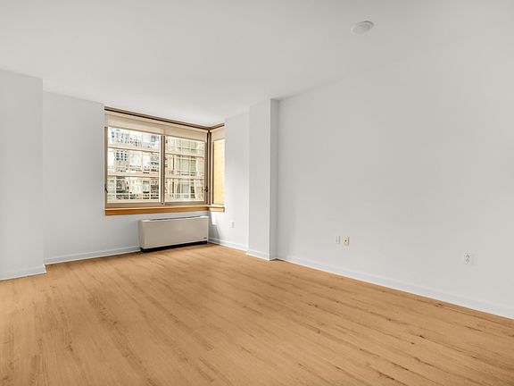 4th image of 35 W 33rd St #9EE