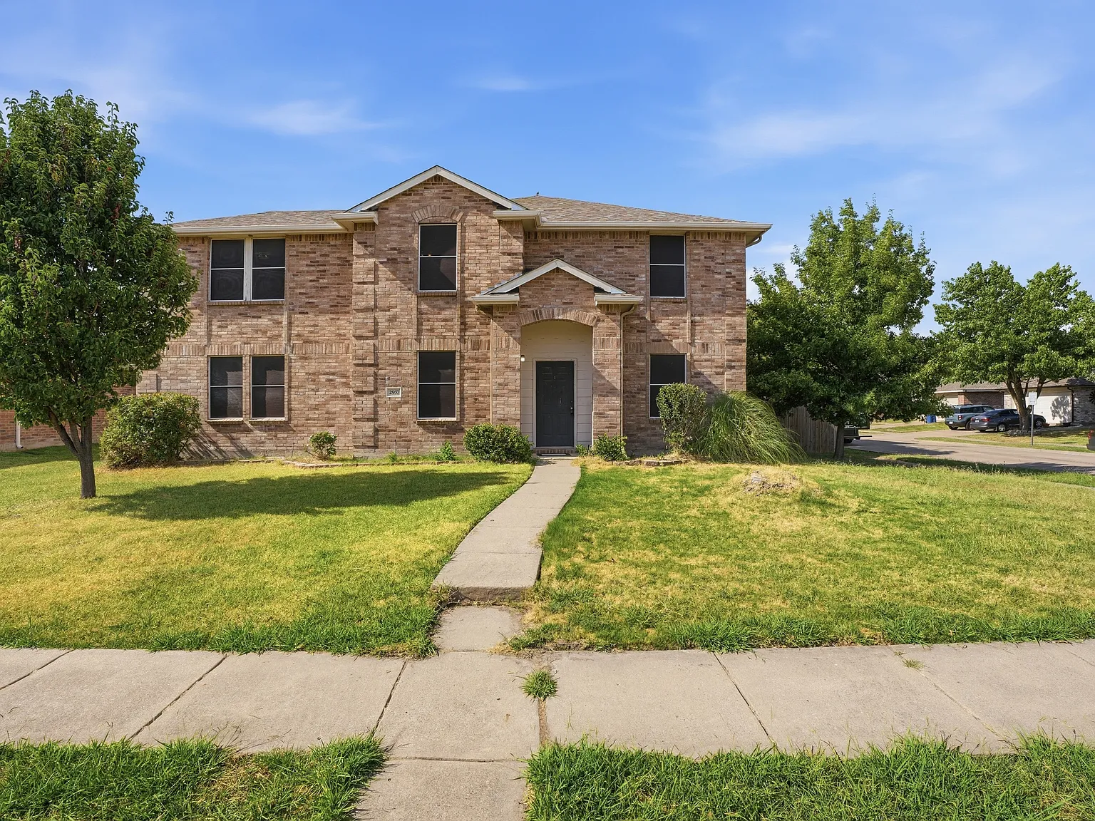 5 bed, 2915 sqft, $2,450 — Photo 2