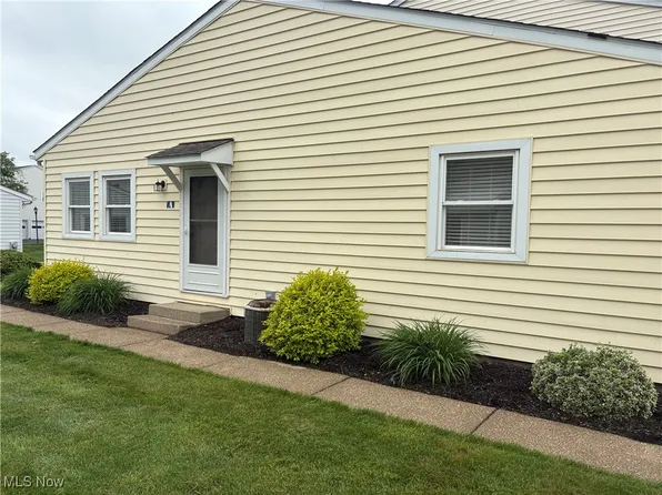 2531 Royal County Down APT A, Uniontown, OH 44685