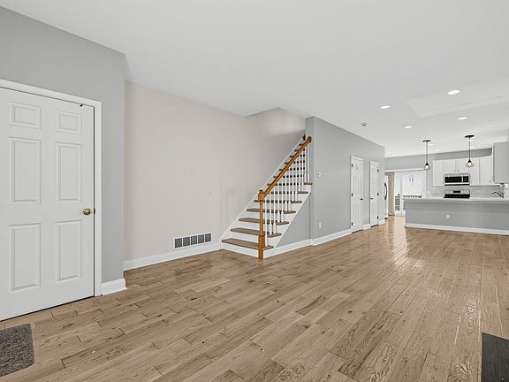 4th image of 445 Spring Mill Ave