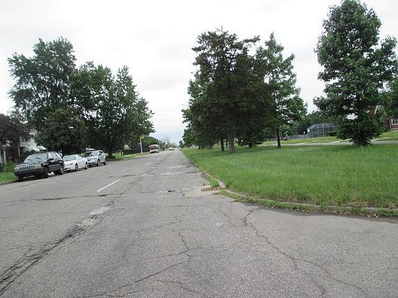 5th image of 8372 W Outer Dr