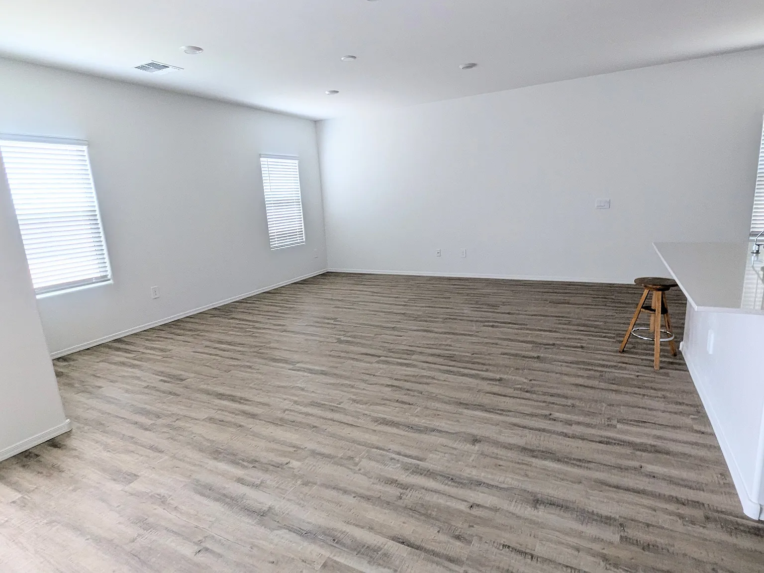 4 bed, 2264 sqft, $2,495 — Photo 3